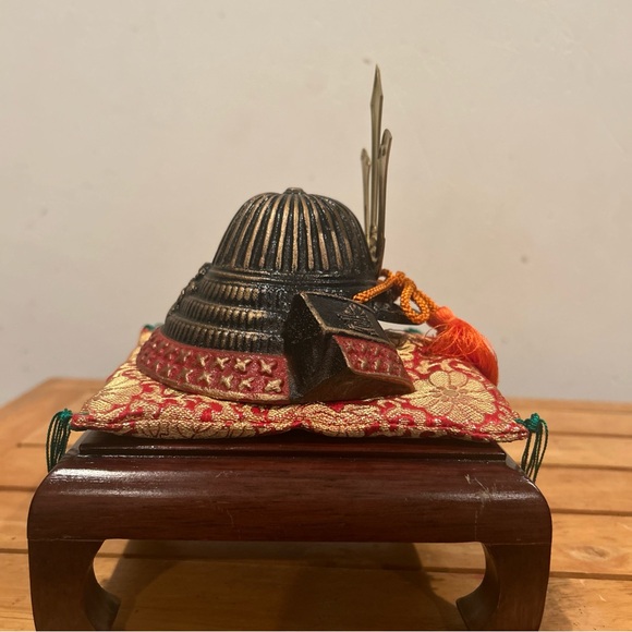 VINTAGE JAPANESE CAST IRON SAMURI WARRIOR KABUKO ARMOR HELMET REPLICA - Picture 3 of 13